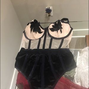 ‼️‼️ SOLD ‼️V/S LINGERIE BUNDLE BRAND NEW WITH TAG